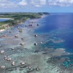 2023年 6-8-2025 日本宮古島東平安名崎是位於日本沖繩縣宮古島市的一個著名海岬，為宮古島最東端的景點，以其壯麗的海景和自然風光聞名。海岬全長約2公里，尖端延伸至太平洋，周圍被珊瑚礁和蔚藍海水包圍。