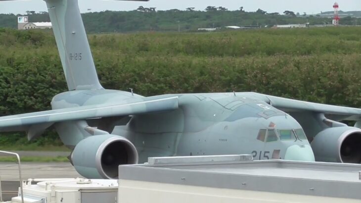 ＜音量注意＞　宮古島に防空システムを空輸してきた航空自衛隊のＣ－２輸送機を宮古空港展望デッキから