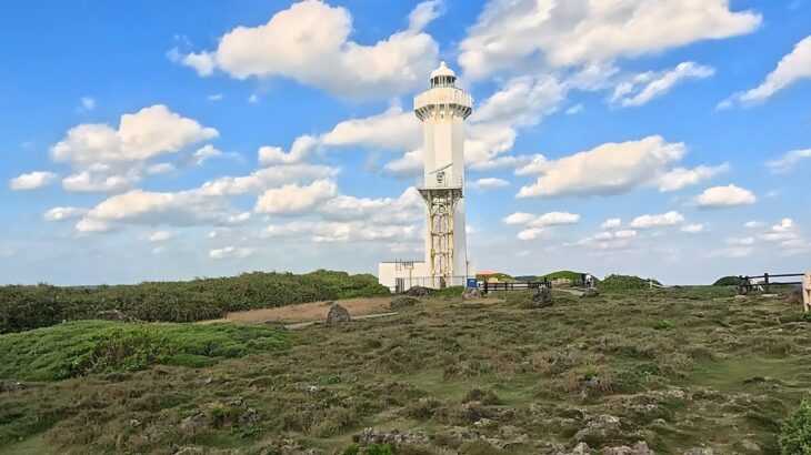 2023年 晩秋の宮古島・東平安名崎(ひがしへんなざき)。灯台は落雷のため立ち入り禁止でした🥲