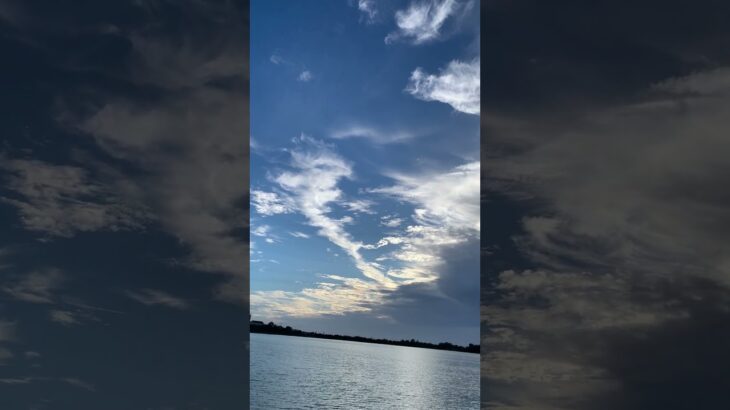 2023年 飛行機雲と海 #宮古島