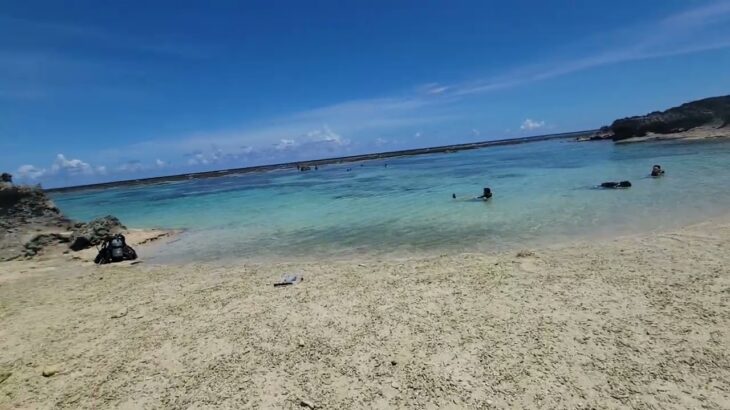 2023年 宮古島　インギャーマリンガーデン　外海側1 シュノーケルの人でいっぱい