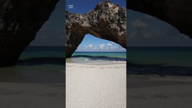 2023年 宮古島・砂山ビーチ – 岩のアーチと白砂、青い海のコントラストが映える #shorts #景色 #旅行