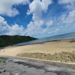 2023年 宮古島　浦底海岸　奥の山が雄大