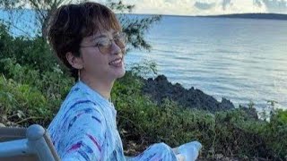 2023年 鈴木砂羽52歳、宮古島のビーチ楽しむ　「キレッキレッのビキニとかワタクシ持ってなくてですね」
